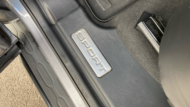 Land Rover Discovery Sport 2.0 D240 R-Dynamic HSE 5dr Auto Diesel Station Wagon